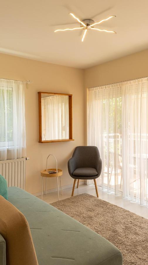 Apartment Aranypart Apartman *
